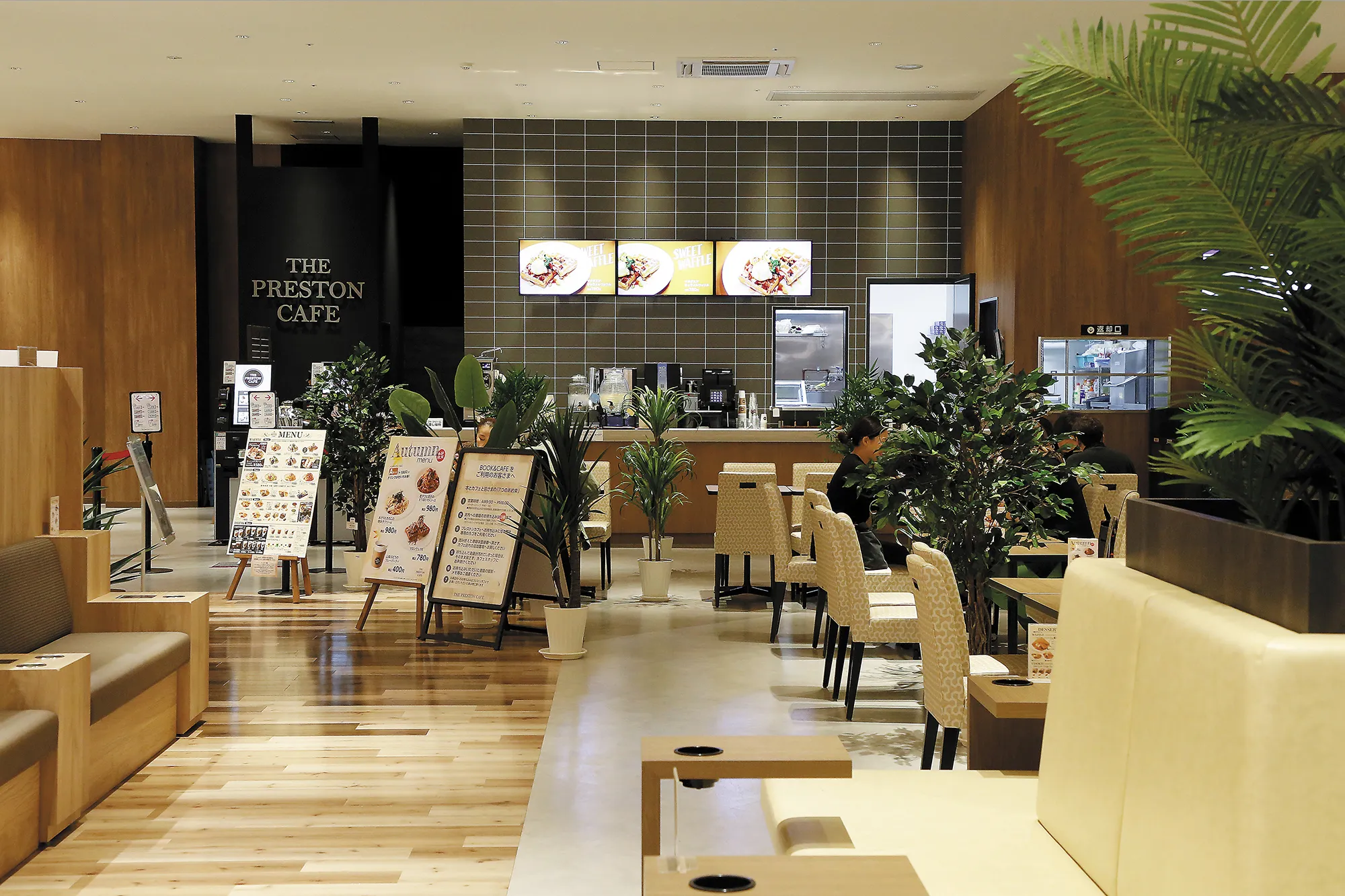 Point 03 開放的で居心地の良い店内